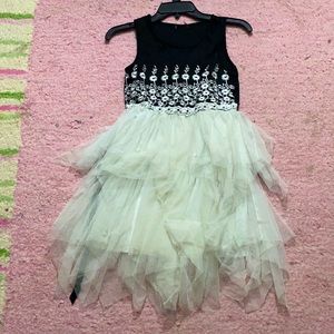 Zunie black and White dress